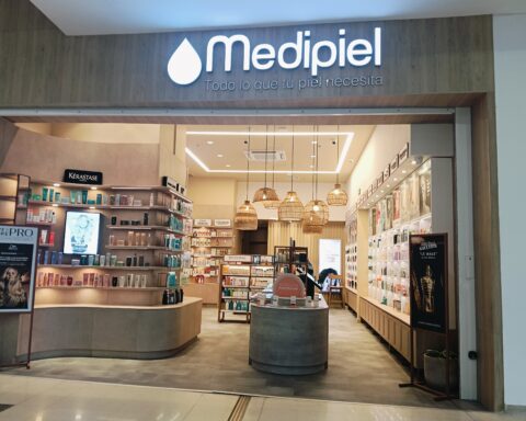 Medopiel storefront interior with curved beige counter and shelves of skincare products inside a well-lit beauty shop.
